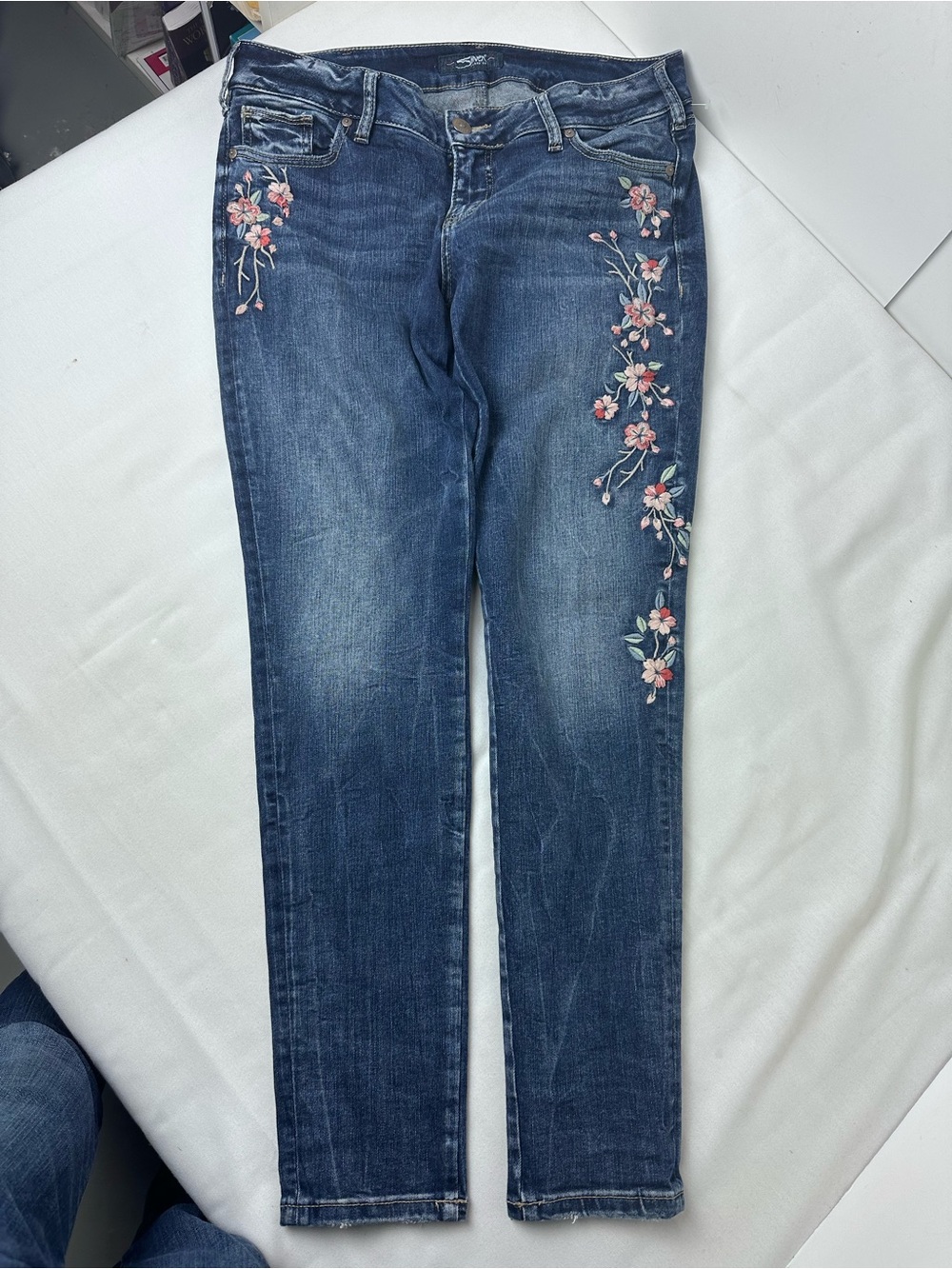 Silver Jeans  Elyse Ankle Skinny Measurements 31x31 Distressed Stretch